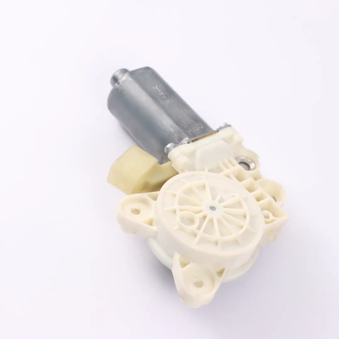 Front Right O/S Window Lifter Motor Drive to Motor Mercedes R171 with Part number 0130821437 Motor Mercedes R171 Front Right O/S Window Lifter Motor Drive - SKU 0130821437 - Part number 0130821437