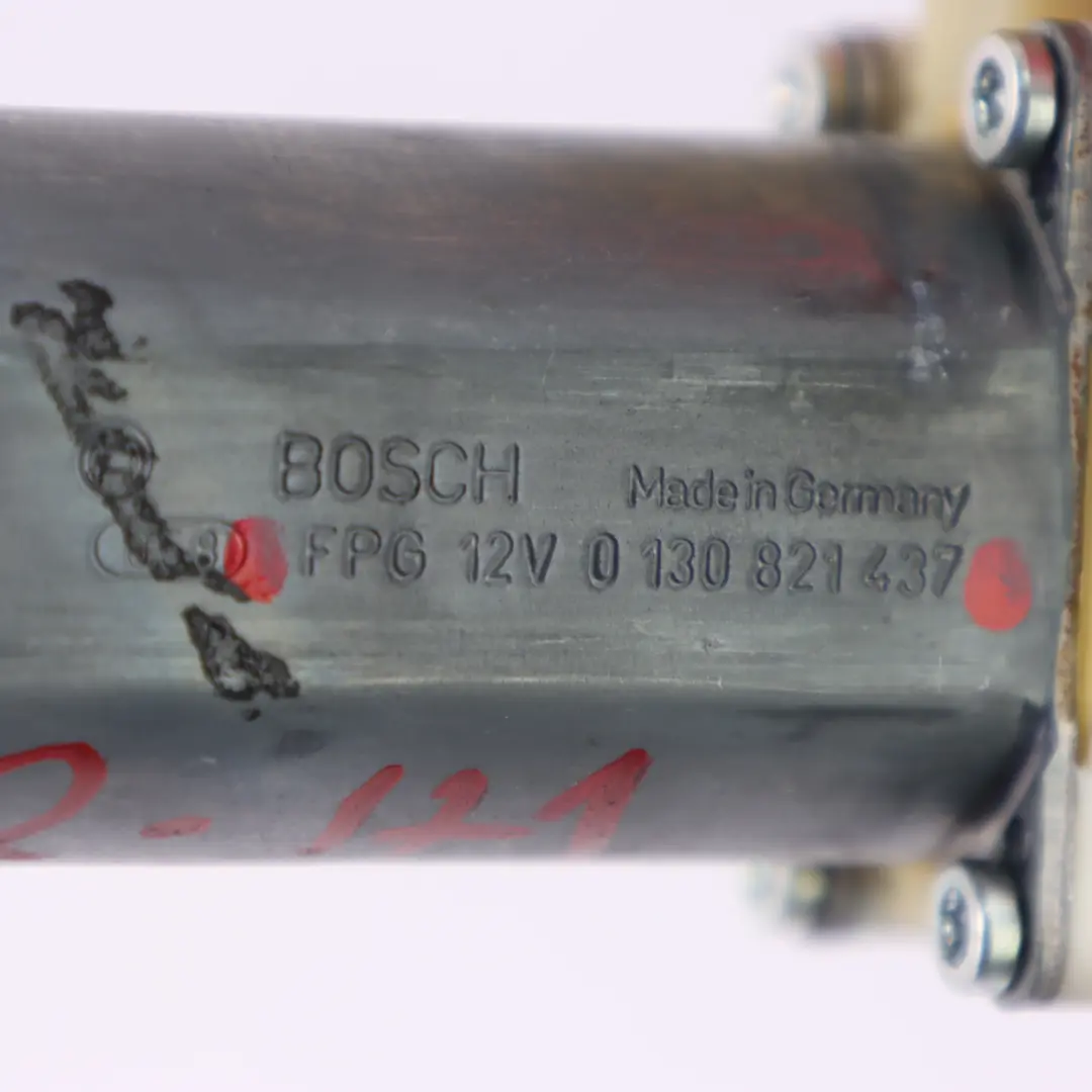 Przedni Prawy Silnik Podnośnika Szyby do Mercedes R171 o numerze 0130821437 Mercedes R171 Przedni Prawy Silnik Podnośnika Szyby - SKU 0130821437 - Numer Części 0130821437