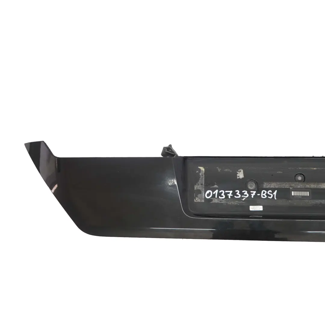 Heckklappe Blende Abdeckung Black Sapphire Schwarz - 475 für BMW 7 er E65 E66 mit Teilenummer 0137337 BMW 7 er E65 E66 Heckklappe Blende Abdeckung Black Sapphire Schwarz - 475 - SKU 0137337-BS1 - Teilenummer 0137337