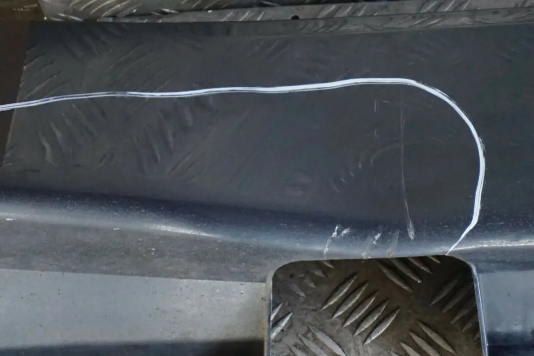 Próg listwa progowa nakładka lewa do BMW 7 E65 o numerze 0140037 BMW 7 E65 Próg listwa progowa nakładka lewa - SKU 0140037-TDB - Numer Części 0140037