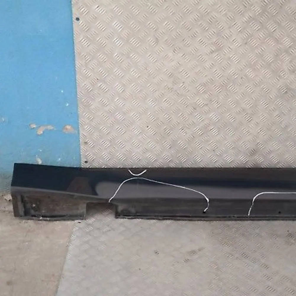 Bas de Porte Couverture Seuil A Gauche Noir Sapphire Metallique 475 pour BMW E65 à propos du numéro de pièce 140037 BMW E65 Bas de Porte Couverture Seuil A Gauche Noir Sapphire Metallique 475 - SKU 0140037-BS - Numéro de pièce 140037