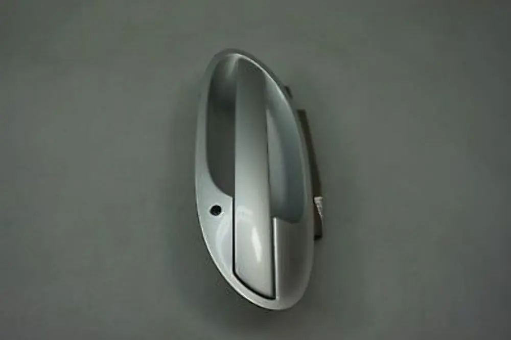 Türöffner Aussen Lackiert Links Titansilber Metallic Silber für BMW 7 er E65 E66 mit Teilenummer 140535 BMW 7 er E65 E66 Türöffner Aussen Lackiert Links Titansilber Metallic Silber - SKU 0140535-TS - Teilenummer 140535