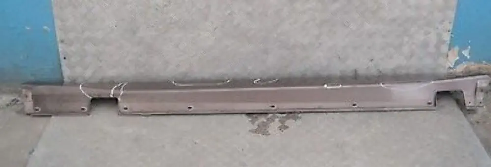 Listello Portiera Apertura Gonna SX Amethystgrau Grigio A09 per BMW E60 E61 con numero di parte 150277 BMW E60 E61 Listello Portiera Apertura Gonna SX Amethystgrau Grigio A09 - SKU 0150277-AG - Numero di parte 150277