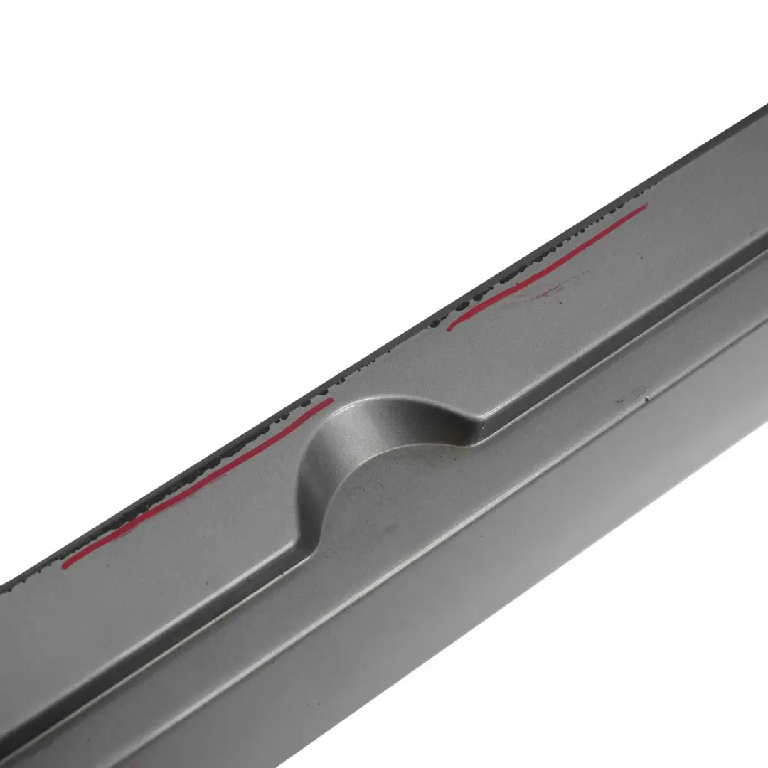 Bas de Porte Couverture Seuil A Gauche Silbergrau - A08 pour BMW E60 E61 à propos du numéro de pièce 0150277 BMW E60 E61 Bas de Porte Couverture Seuil A Gauche Silbergrau - A08 - SKU 0150277-SBG2 - Numéro de pièce 0150277