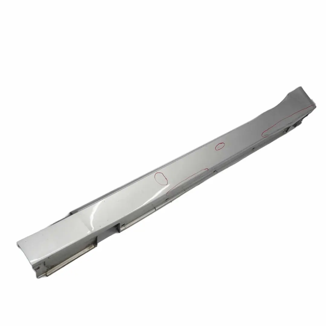 Schwellerleiste Blende Schweller Links Titansilber Silber - 354 für BMW E60 E61 mit Teilenummer 0150277 BMW E60 E61 Schwellerleiste Blende Schweller Links Titansilber Silber - 354 - SKU 0150277-TS3 - Teilenummer 0150277