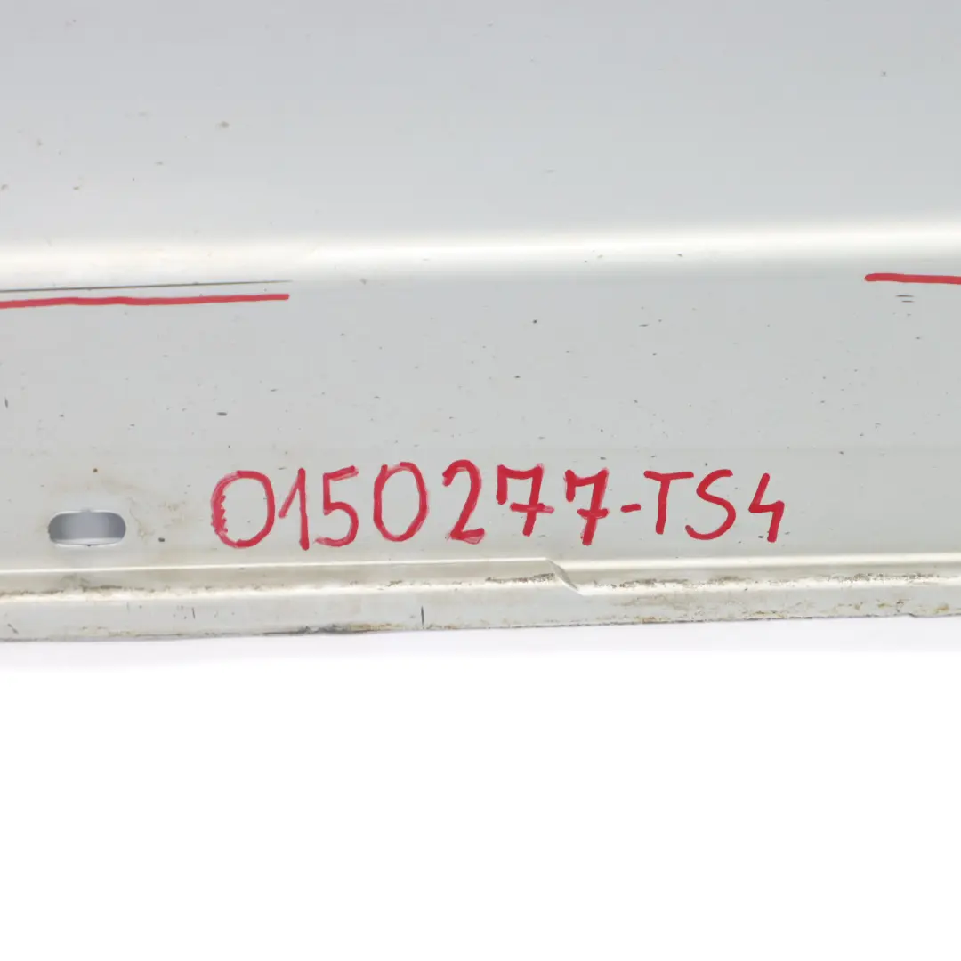Puerta Sill Side Cover Falda Izquierda Titansilber Plata - 354 para BMW E60 E61 con número de pieza 0150277 BMW E60 E61 Puerta Sill Side Cover Falda Izquierda Titansilber Plata - 354 - SKU 0150277-TS4 - Número de pieza 0150277