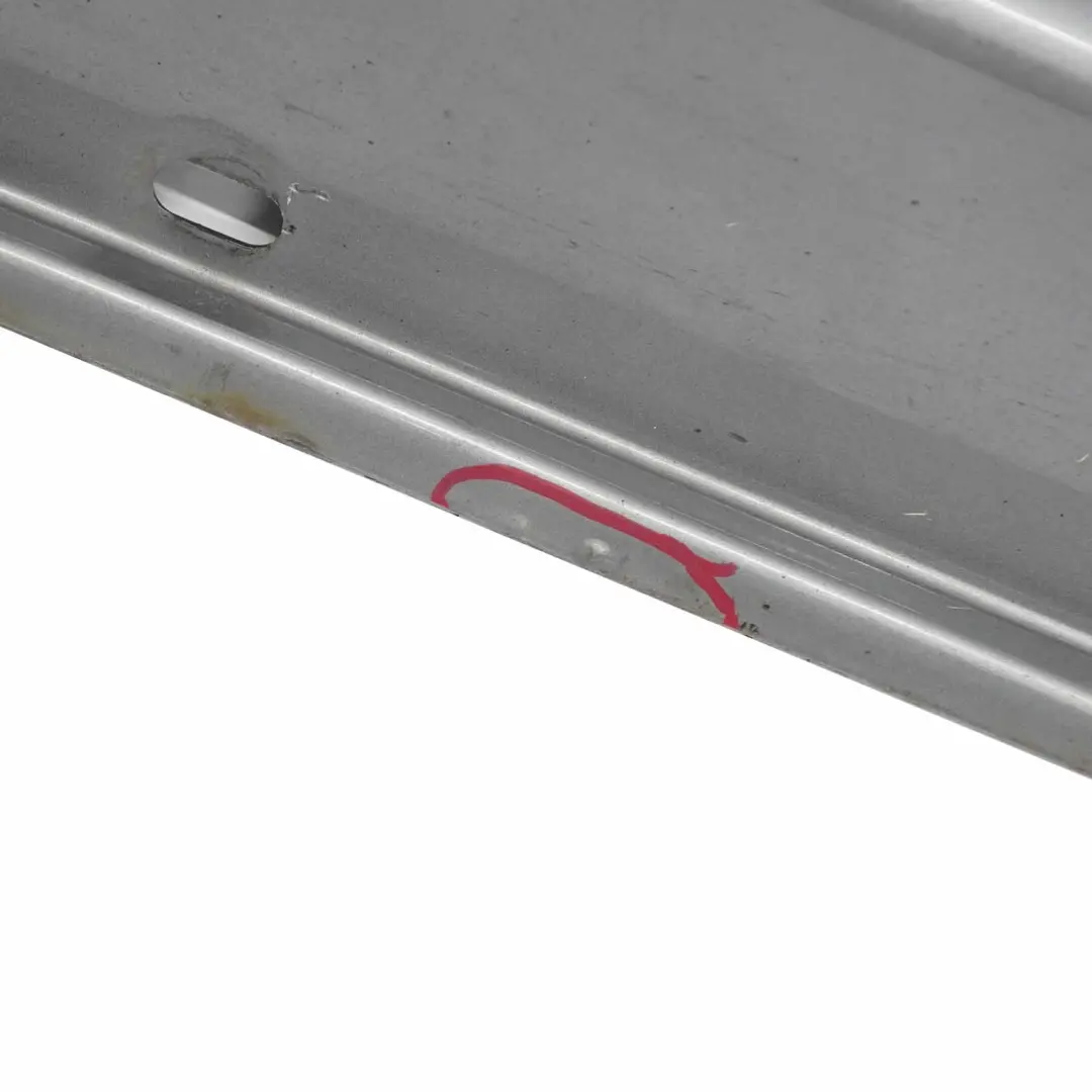 Puerta Sill Side Cover Faldon Derecho Silbergrau Gris A08 para BMW E60 E61 con número de pieza 0150278 BMW E60 E61 Puerta Sill Side Cover Faldon Derecho Silbergrau Gris A08 - SKU 0150278-SBG2 - Número de pieza 0150278