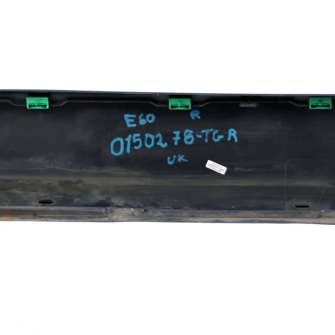 Cubierta Umbral Puerta Lateral Derecho Gris Titanio A36 para BMW E60 E61 con número de pieza 0150278 BMW E60 E61 Cubierta Umbral Puerta Lateral Derecho Gris Titanio A36 - SKU 0150278-TGR - Número de pieza 0150278
