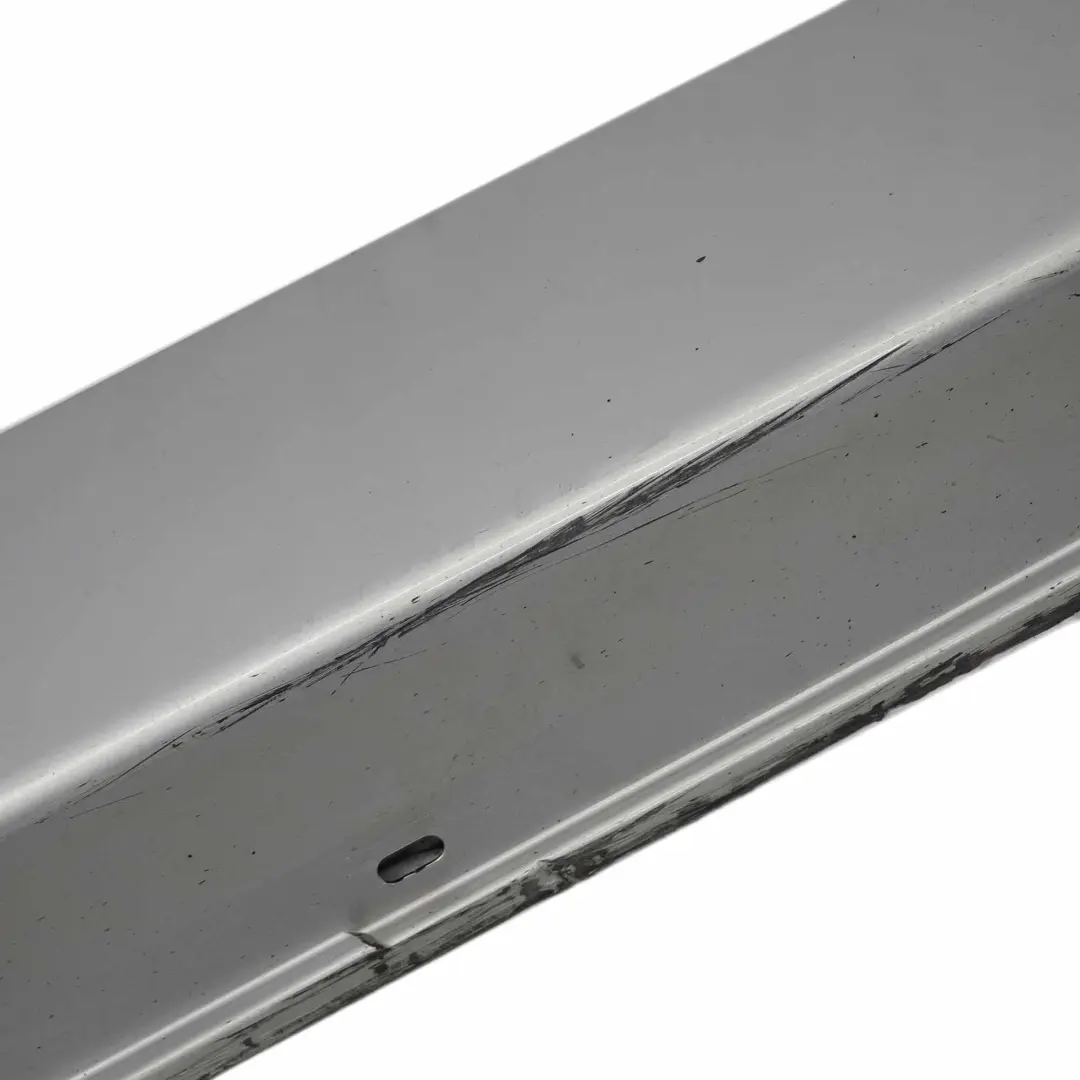 Puerta Sill Side Cover Faldon Derecho O / S Titansilber Plata 354 para BMW E60 E61 con número de pieza 0150278 BMW E60 E61 Puerta Sill Side Cover Faldon Derecho O / S Titansilber Plata 354 - SKU 0150278-TS1 - Número de pieza 0150278