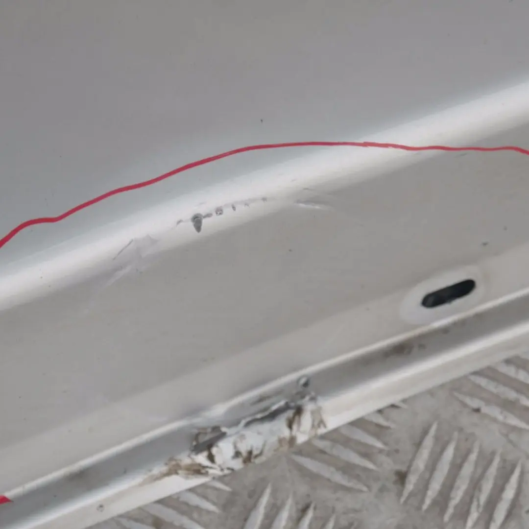 Gonna copertura laterale soglia porta destra Titansilber Argento 354 per BMW E60 E61 con numero di parte 0150278-TS1 BMW E60 E61 Gonna copertura laterale soglia porta destra Titansilber Argento 354 - SKU 0150278-TS2 - Numero di parte 0150278-TS1