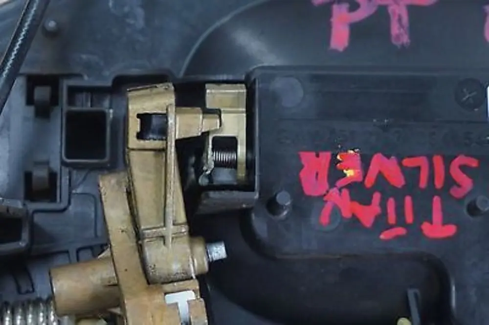 Complete Rear Right Grab Handle O/S Titansilber Silver 354 to BMW 5 Series E60 E61 with Part number 0154345-TS BMW 5 Series E60 E61 Complete Rear Right Grab Handle O/S Titansilber Silver 354 - SKU 0154345-TS1 - Part number 0154345-TS