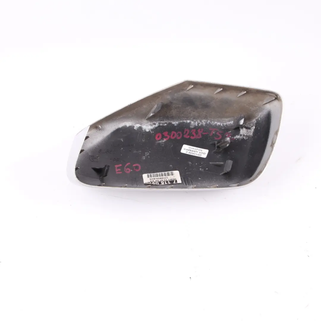 Abdeckkappe Links Titansilber Metallic - 354 Silber für BMW E60 E61 mit Teilenummer 0300238 BMW E60 E61 Abdeckkappe Links Titansilber Metallic - 354 Silber - SKU 0300238-TS2 - Teilenummer 0300238