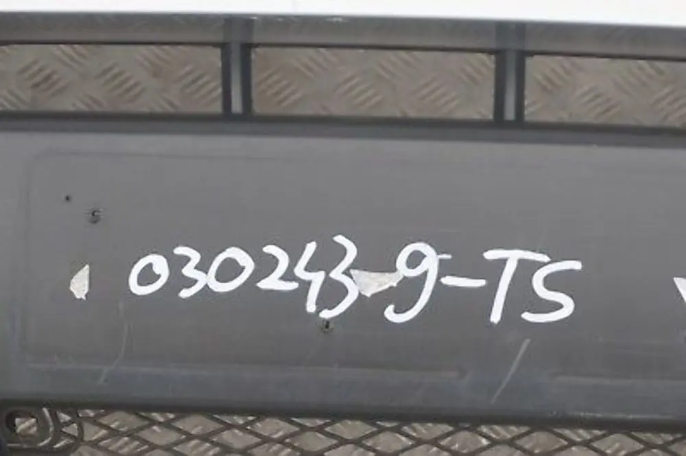 Zderzak przedni przód titansilber 354 do BMW E83 X3 o numerze 0302439 BMW E83 X3 Zderzak przedni przód titansilber 354 - SKU 0302439-TS - Numer Części 0302439