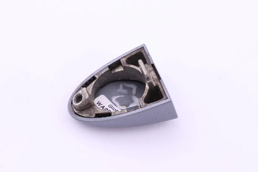 Delantero Izquierdo Manija Puerta Tapa Silbergrau Gris Plata para BMW X3 Serie E83 con número de pieza 0303023 BMW X3 Serie E83 Delantero Izquierdo Manija Puerta Tapa Silbergrau Gris Plata - SKU 0303023-SBG - Número de pieza 0303023