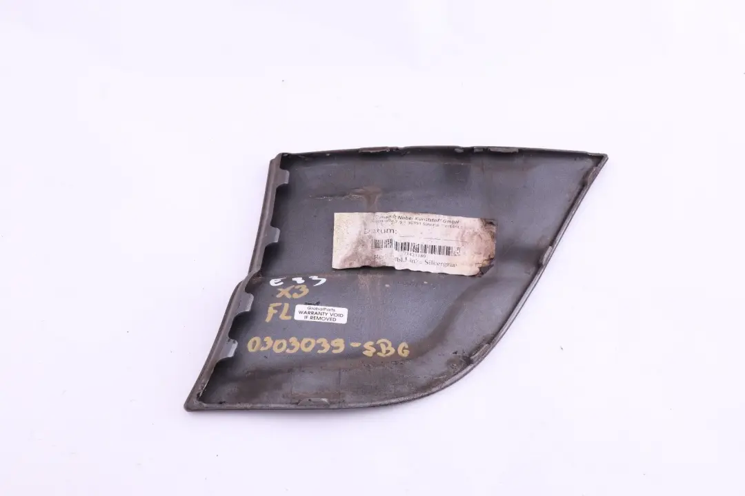 Osłona Listwa Zaślepka Błotnik Lewy Przód Srebrny Metalik - A08 do BMW X3 E83 o numerze 0303039 BMW X3 E83 Osłona Listwa Zaślepka Błotnik Lewy Przód Srebrny Metalik - A08 - SKU 0303039-SBG - Numer Części 0303039