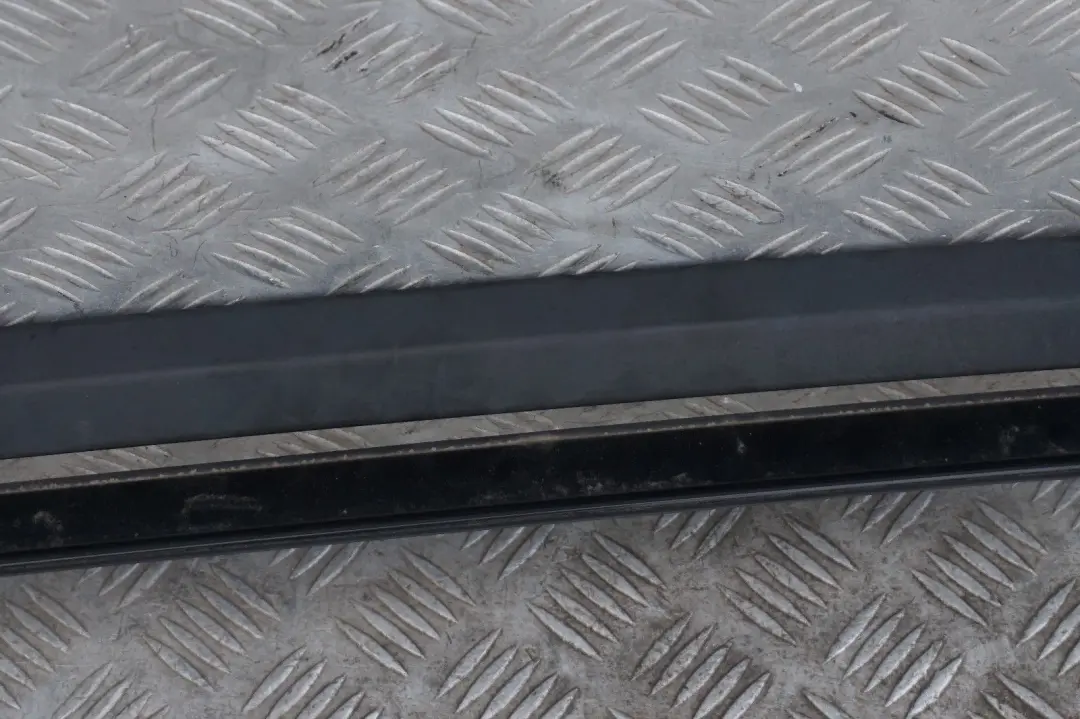 Zierleiste Dach rechts Black Sapphire Schwarz Metallic für BMW X3 er E83 mit Teilenummer 51137052538 BMW X3 er E83 Zierleiste Dach rechts Black Sapphire Schwarz Metallic - SKU 0304930-BS - Teilenummer 51137052538