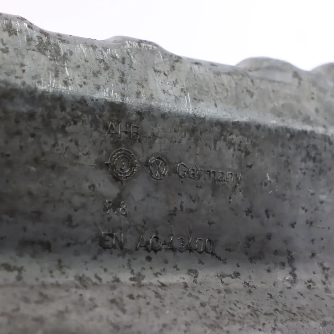 Mk5 Audi A3 8P Seat 1.9 Tdi BXE Diesel Carter d'huile moteur pour VW Golf à propos du numéro de pièce 038103603AJ VW Golf Mk5 Audi A3 8P Seat 1.9 Tdi BXE Diesel Carter d'huile moteur - SKU 038103603AJ - Numéro de pièce 038103603AJ