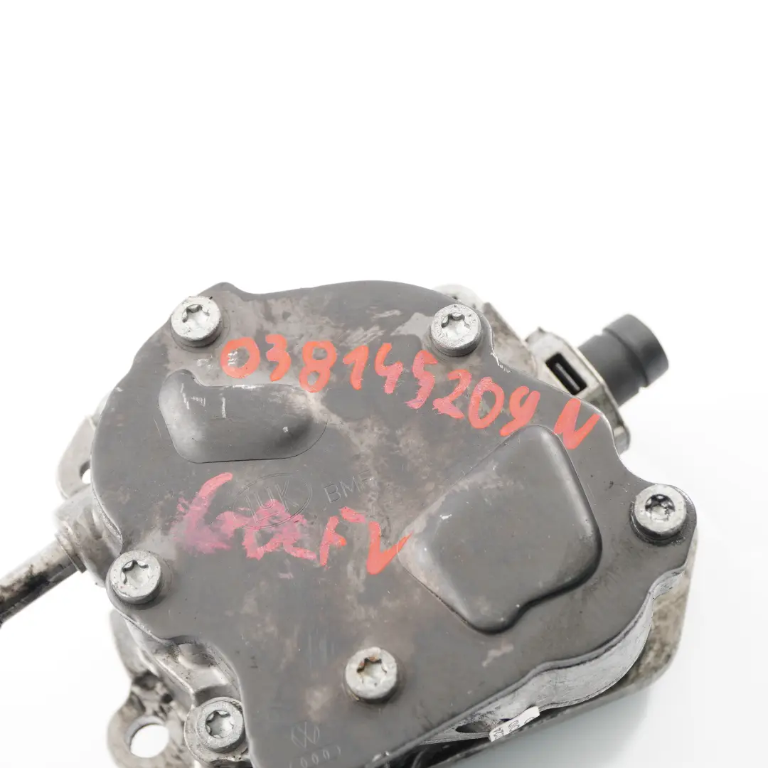 VW Volkswagen Golf 5 Audi A3 8P 1.9 TDI Dieselmotor Unterdruckpumpe - SKU 038145215 - Teilenummer 038145215