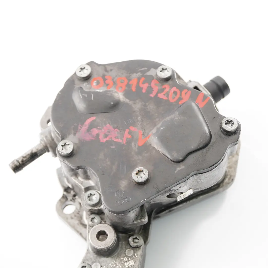 Motore Pompa Vuoto per VW Volkswagen Golf 5 Audi A3 8P 1.9 TDI Diesel con numero di parte 038145215 VW Volkswagen Golf 5 Audi A3 8P 1.9 TDI Diesel Motore Pompa Vuoto - SKU 038145215 - Numero di parte 038145215