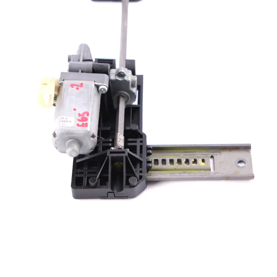 Moteur de reglage du siege avant gauche Bosch 0 390 201 995 pour BMW E60 à propos du numéro de pièce 0390201995 BMW E60 Moteur de reglage du siege avant gauche Bosch 0 390 201 995 - SKU 0390201995-2 - Numéro de pièce 0390201995