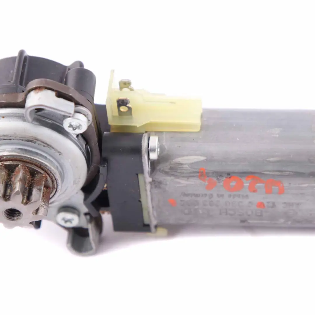 Mercedes W204 Silnik Regulacji Fotela Przód Prawy - SKU 0390203002 - Numer Części 0390203002
