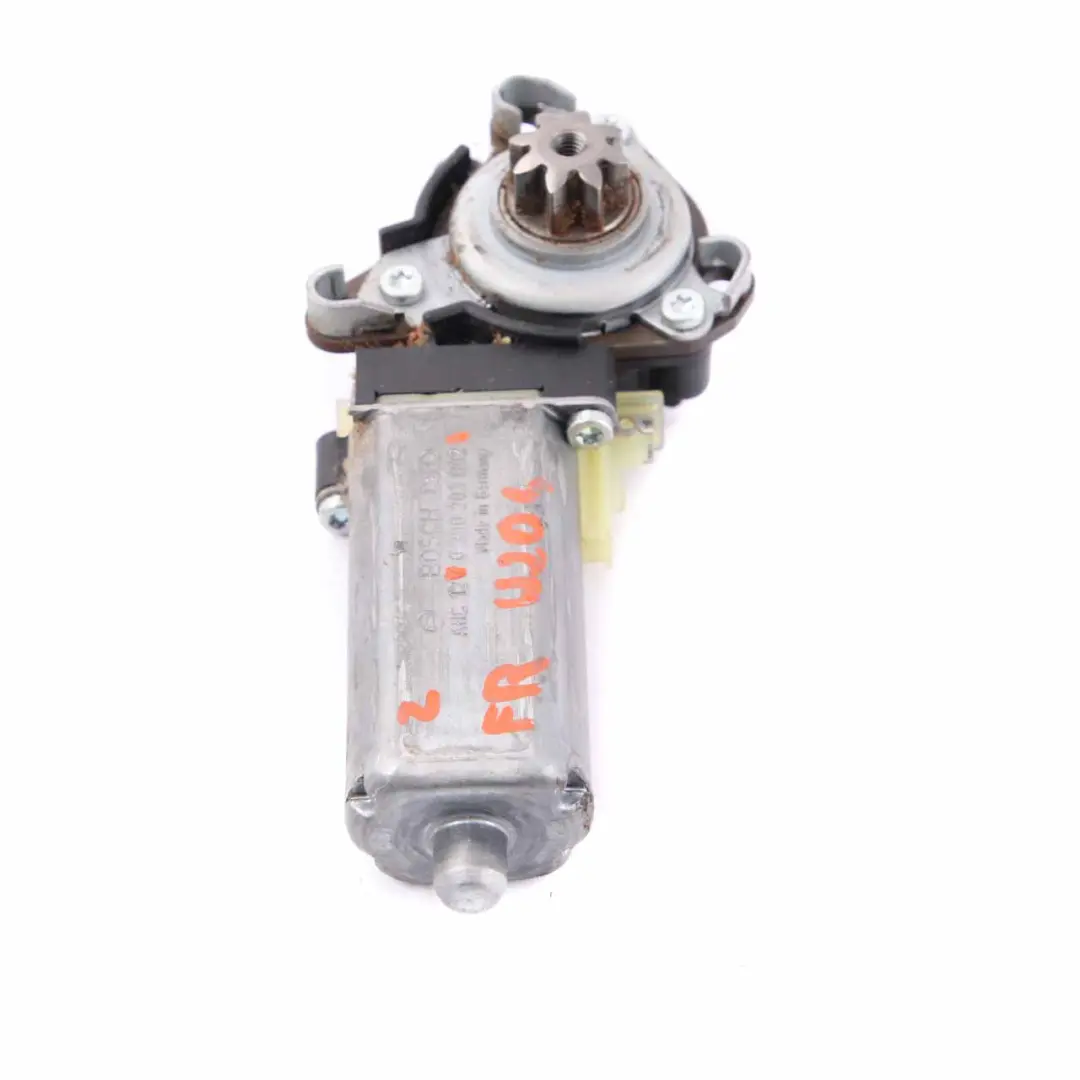 Mercedes W204 Moteur de siège avant droit actionneur moteur réglage - SKU 0390203002 - Numéro de pièce 0390203002