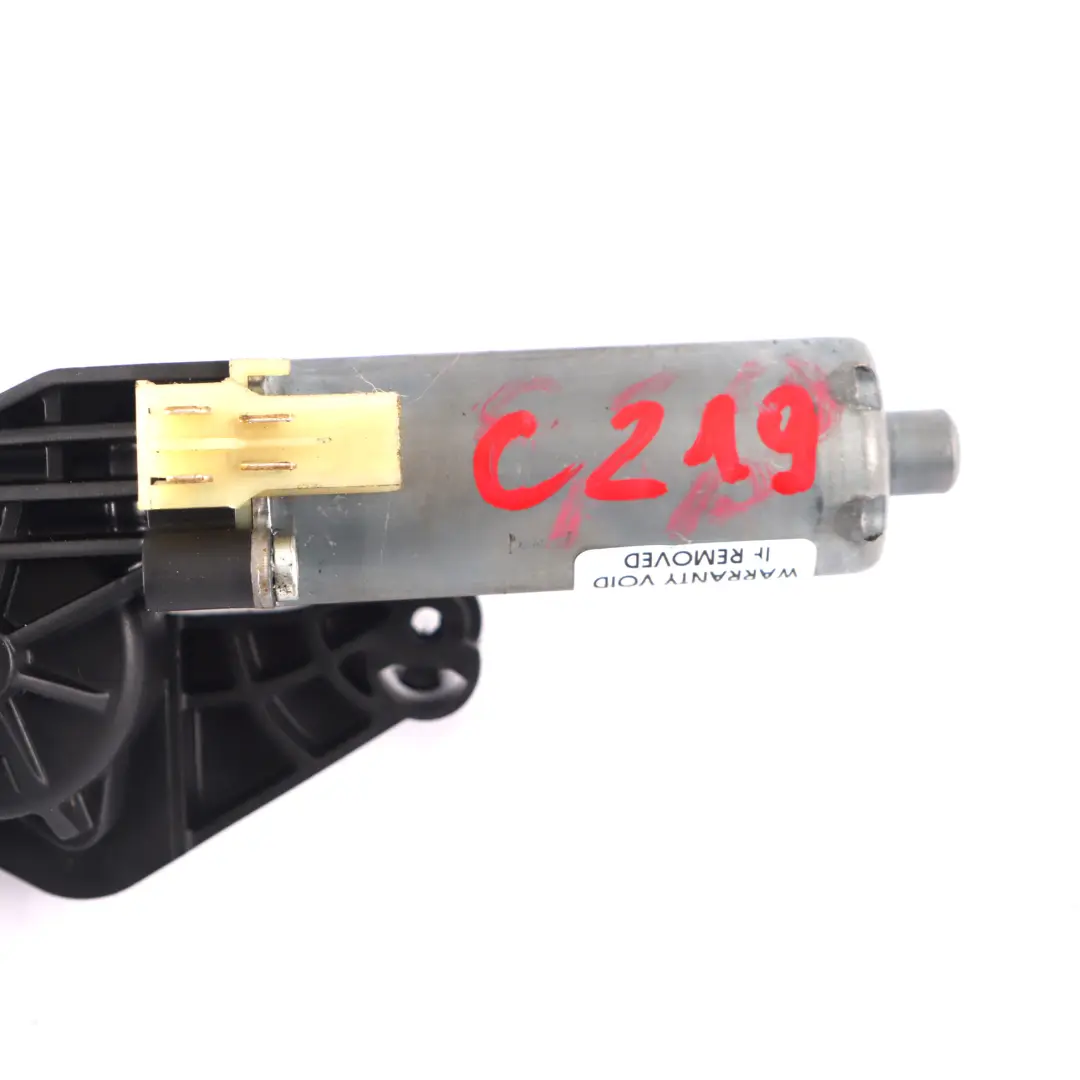 Mercedes W204 C219 Front Right O/S Seat Adjuster Motor Actuator - SKU 0390203206-1 - Part number 0390203206