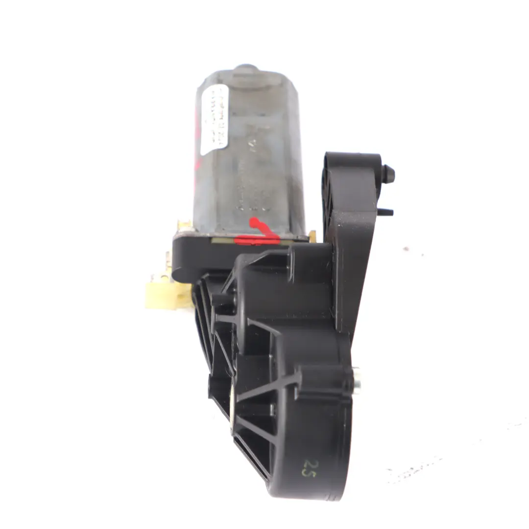 Regolatore del sedile anteriore destro Attuatore per Mercedes W204 C219 con numero di parte 0390203206 Mercedes W204 C219 Regolatore del sedile anteriore destro Attuatore - SKU 0390203206-1 - Numero di parte 0390203206