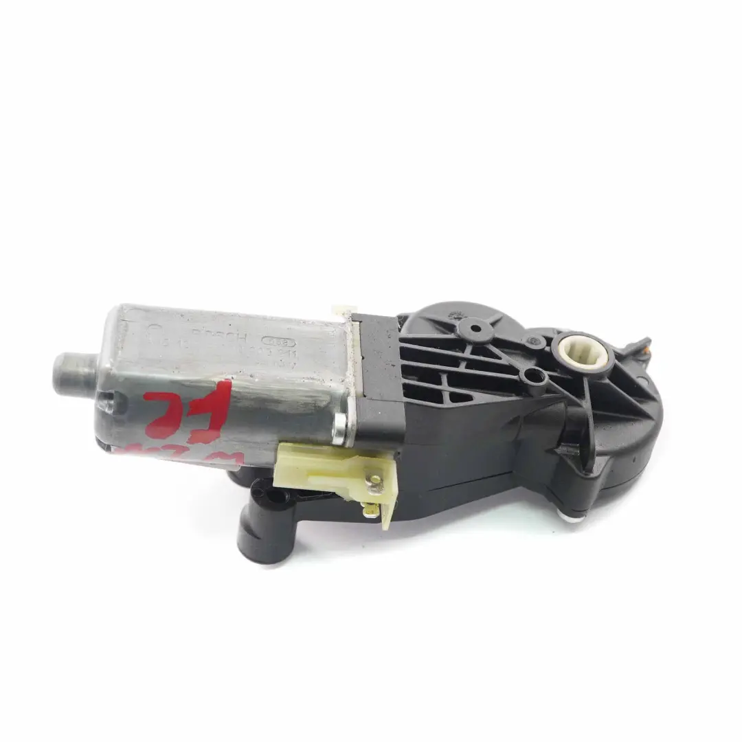 Motore Sedile Anteriore Sinistro Regolazione Motrice per Mercedes W211 con numero di parte 0390203211 Mercedes W211 Motore Sedile Anteriore Sinistro Regolazione Motrice - SKU 0390203211 - Numero di parte 0390203211