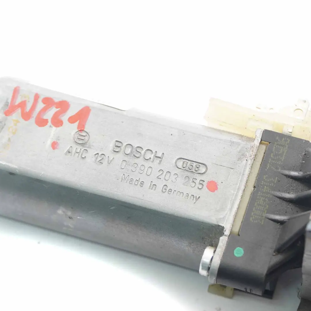 Motore di regolazione del sedile Mercedes W221 Attuatore anteriore per con numero di parte 0390203255 Motore di regolazione del sedile Mercedes W221 Attuatore anteriore - SKU 0390203255 - Numero di parte 0390203255