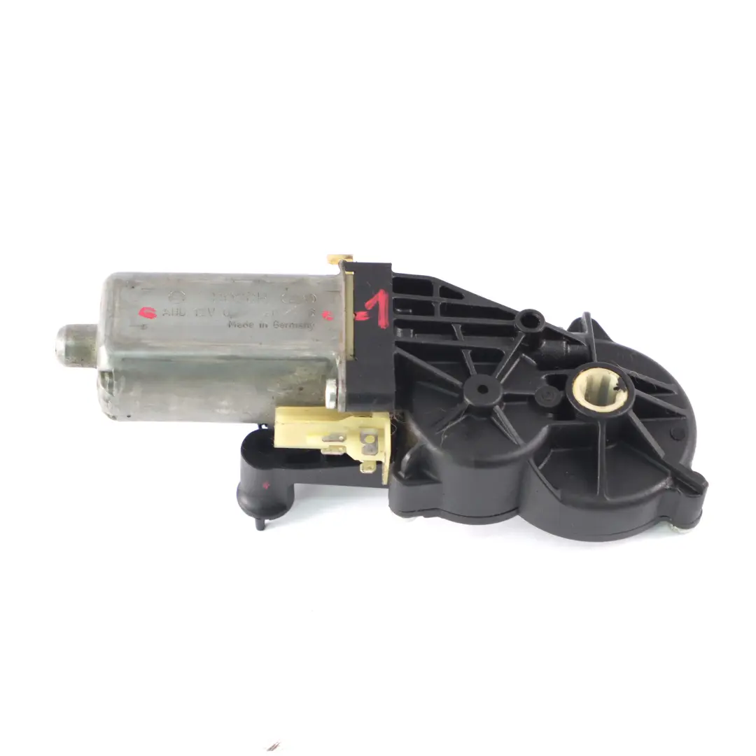 Siłownik Silniczek Regulacji Fotela Prawy Przód do Mercedes W204 o numerze 0390203276 Mercedes W204 Siłownik Silniczek Regulacji Fotela Prawy Przód - SKU 0390203276-1 - Numer Części 0390203276