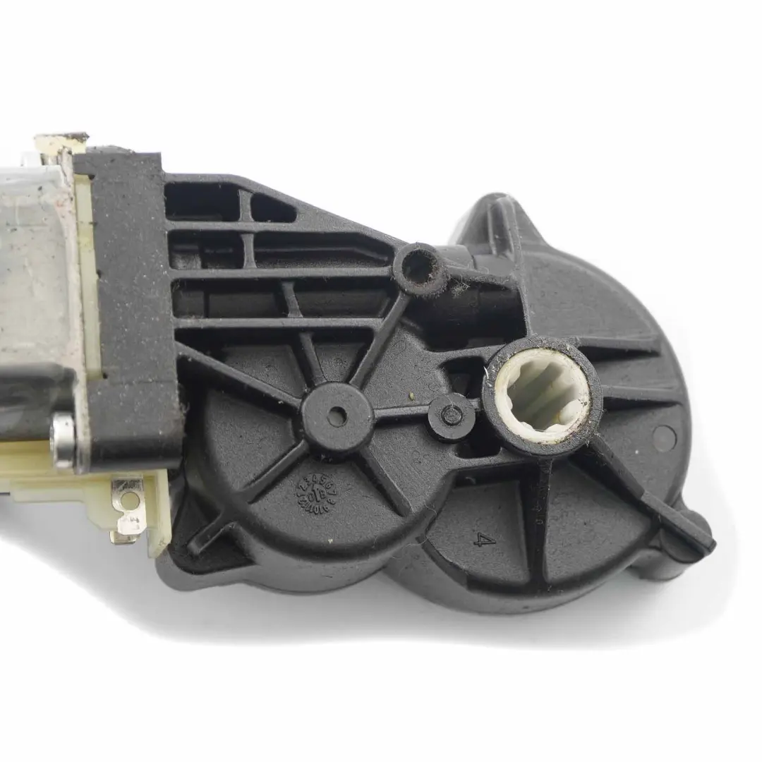 Motor del asiento delantero derecho Ajustador 0 para Mercedes W204 W211 con número de pieza 0390203277 Mercedes W204 W211 Motor del asiento delantero derecho Ajustador 0 - SKU 390203277 - Número de pieza 0390203277