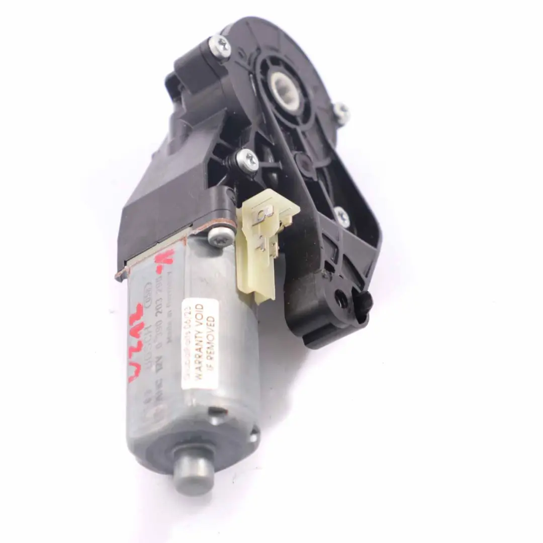 Actionneur moteur siège Moteur de réglage avant droit 0 pour Mercedes W212 à propos du numéro de pièce 0390203296 Mercedes W212 Actionneur moteur siège Moteur de réglage avant droit 0 - SKU 390203296 - Numéro de pièce 0390203296