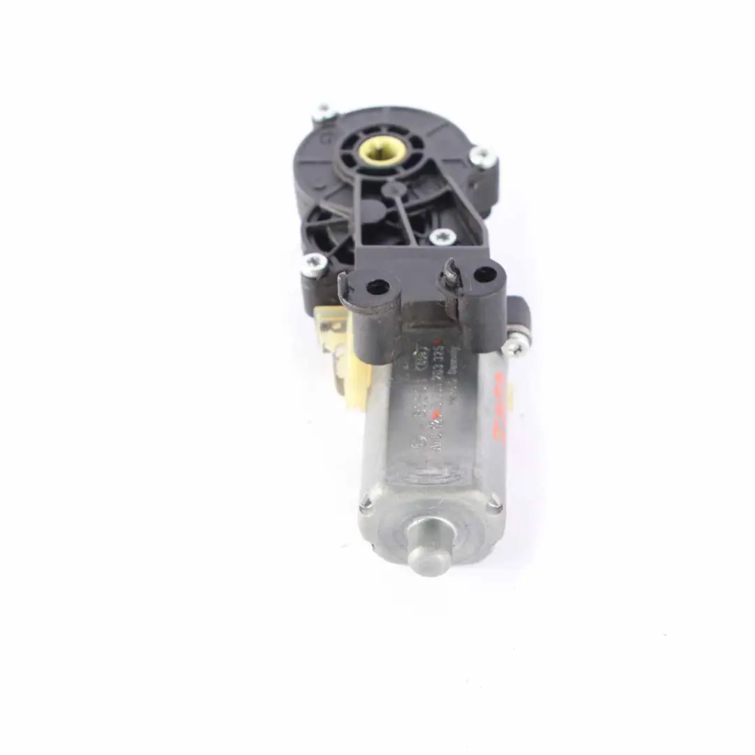 Mercedes W212 Motore regolazione sedile anteriore destro Regolatore altezza - SKU 390203325 - Numero di parte 0390203325