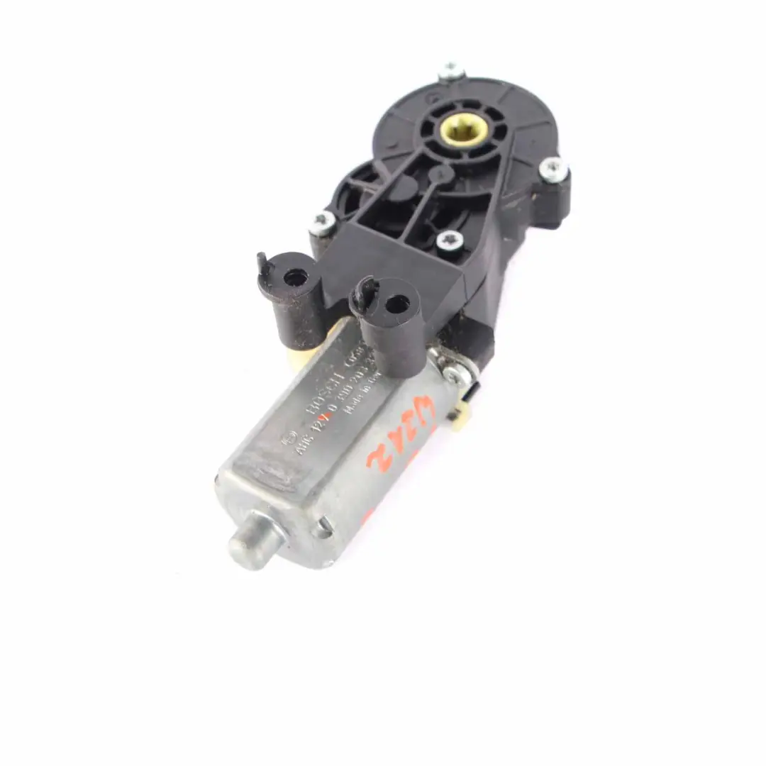 Mercedes W212 Motor Ajuste Asiento Delantero Derecho Regulador Altura 0 - SKU 390203325 - Número de pieza 0390203325