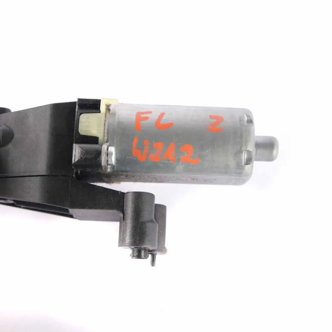 Mercedes W212 Motor Ajuste Asiento Delantero Derecho Regulador Altura 0 - SKU 390203325 - Número de pieza 0390203325