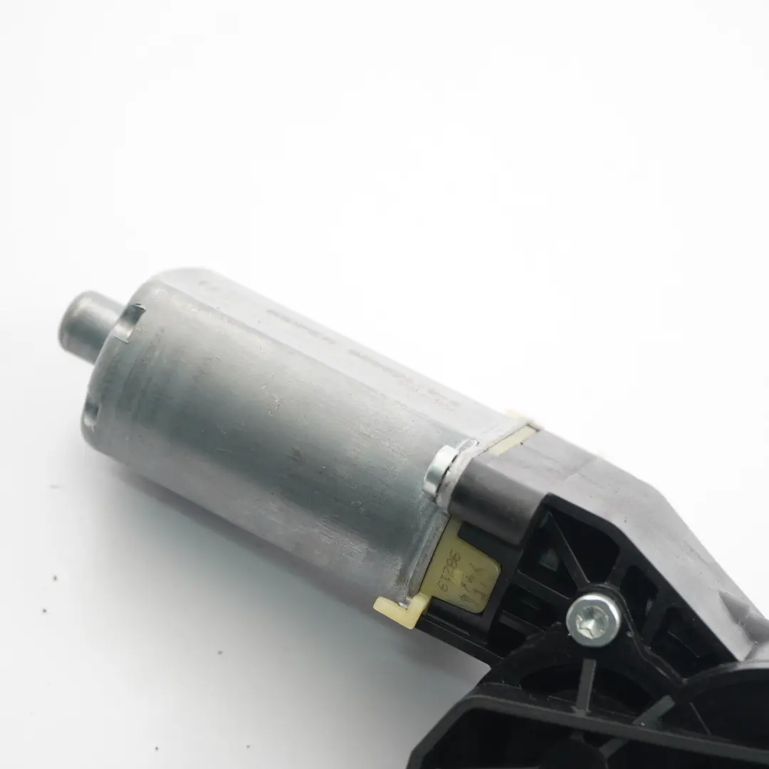 W207 Regolatore motore sedile anteriore destro per Mercedes con numero di parte 0390203333 Mercedes W207 Regolatore motore sedile anteriore destro - SKU 0390203333 - Numero di parte 0390203333