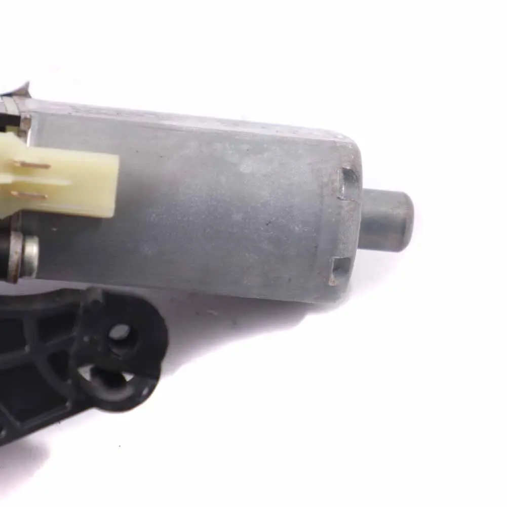 Front Left N/S Adjustment Drive Actuator 0 to Mercedes W212 Seat Motor with Part number 0390203368 Mercedes W212 Seat Motor Front Left N/S Adjustment Drive Actuator 0 - SKU 390203368 - Part number 0390203368