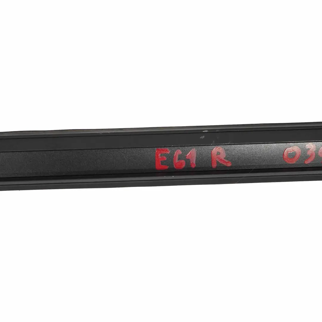 Listwa Dachowa Prawa Carbonschwarz do BMW E61 o numerze 0390347 BMW E61 Listwa Dachowa Prawa Carbonschwarz - SKU 0390347-CAR - Numer Części 0390347