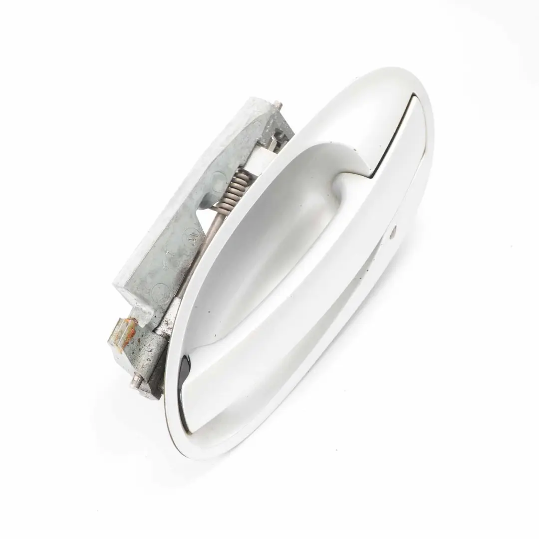 Maniglia completa posteriore sinistra Titansilber Silver Metallic - 354 per BMW E65 con numero di parte 0391089 BMW E65 Maniglia completa posteriore sinistra Titansilber Silver Metallic - 354 - SKU 0391089-TS - Numero di parte 0391089
