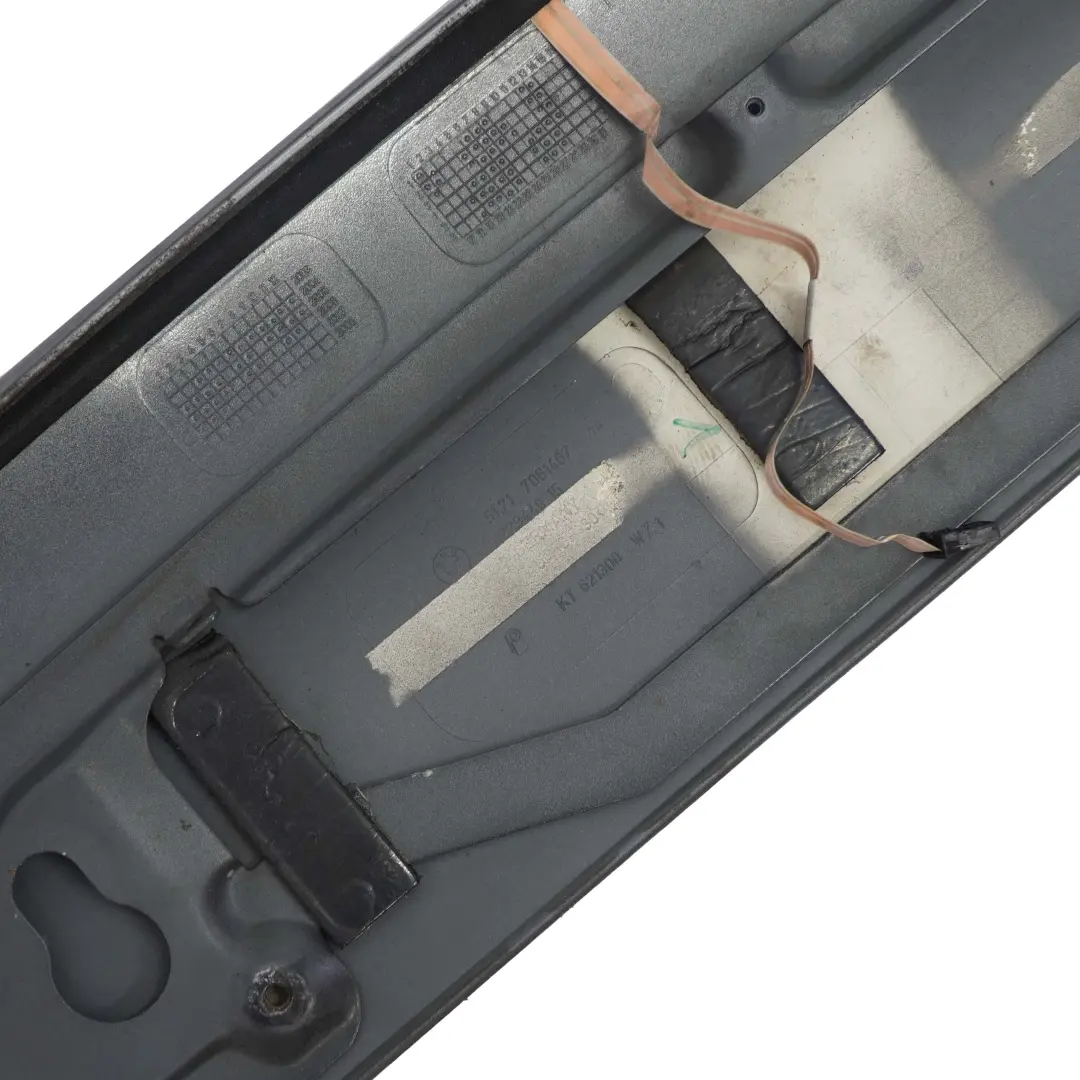 Spojler lotka blenda spacegrau A52 do BMW E61 o numerze 7061467 BMW E61 Spojler lotka blenda spacegrau A52 - SKU 0391852-SCG - Numer Części 7061467