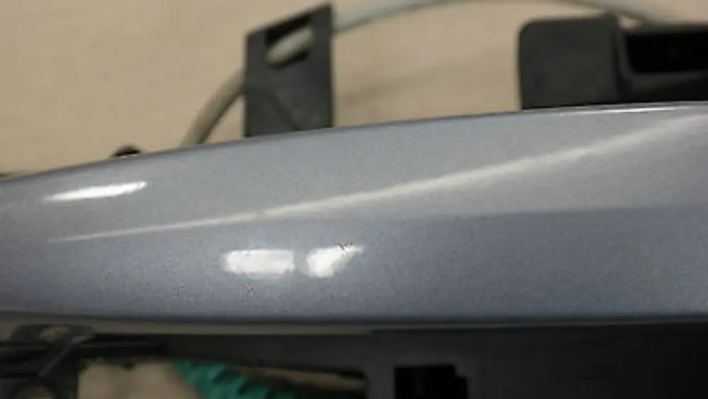 BMW E81 E82 E87 Handle BAR Posteriore Sinistra Quarzo Blu 0392545 - SKU 0392545-QB1 - Numero di parte 51210392545