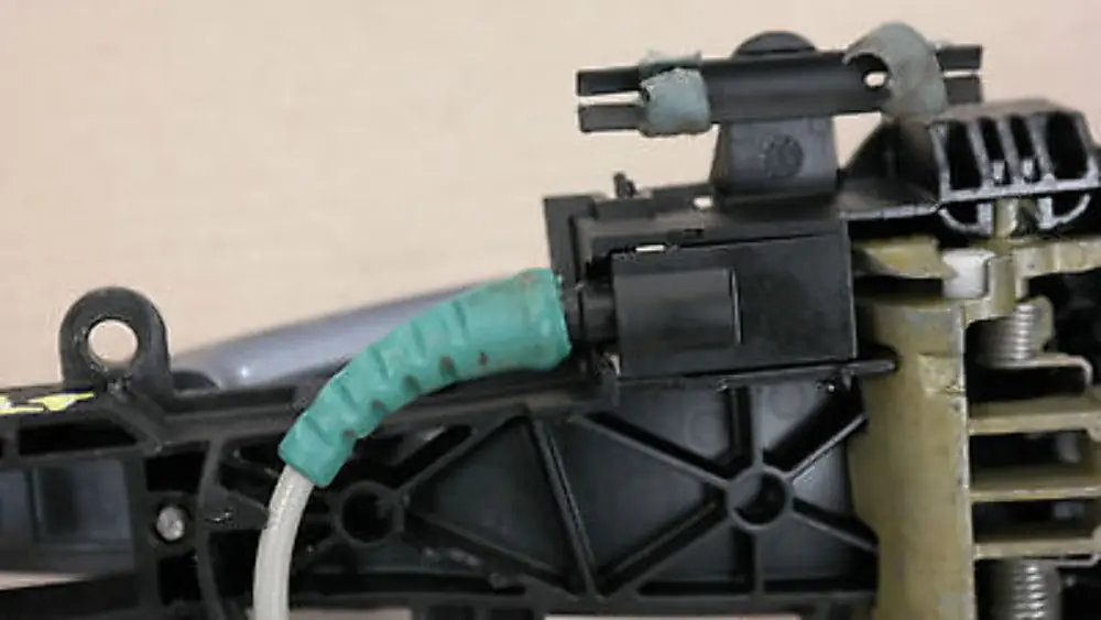 BMW E87 Klamka lewa tył tylna Quarzblau - SKU 0392545-QB1 - Numer Części 51210392545