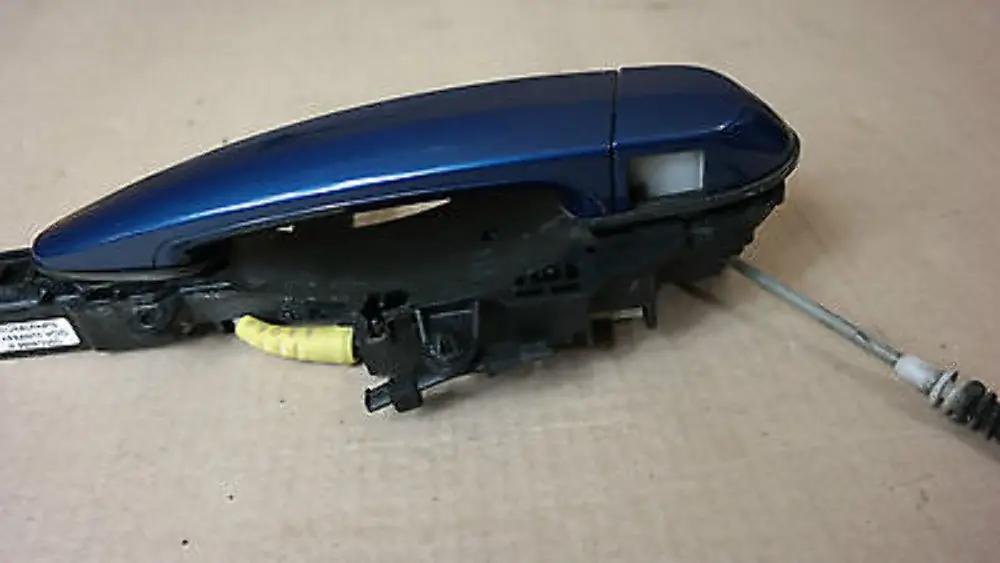 Complete grab handle front left N/S SYDNEYBLAU to BMW 1 SERIES E81 E82 E87 with Part number 51210392545 BMW 1 SERIES E81 E82 E87 Complete grab handle front left N/S SYDNEYBLAU - SKU 0392545-SYD - Part number 51210392545