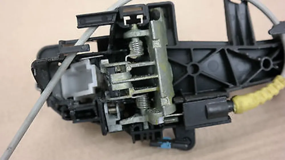 complete grab handle front left N/S Titan Silver to BMW 1 Series E81 E87 with Part number 51210392545 BMW 1 Series E81 E87 complete grab handle front left N/S Titan Silver - SKU 0392545-TS1 - Part number 51210392545