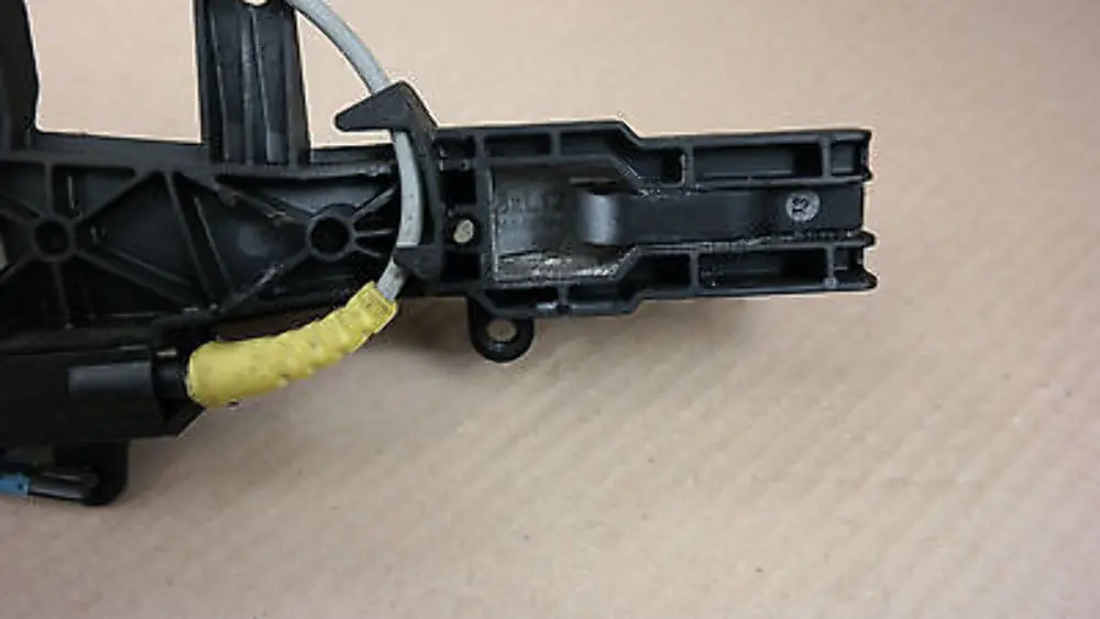 complete grab handle front left N/S Titan Silver to BMW 1 Series E81 E87 with Part number 51210392545 BMW 1 Series E81 E87 complete grab handle front left N/S Titan Silver - SKU 0392545-TS1 - Part number 51210392545