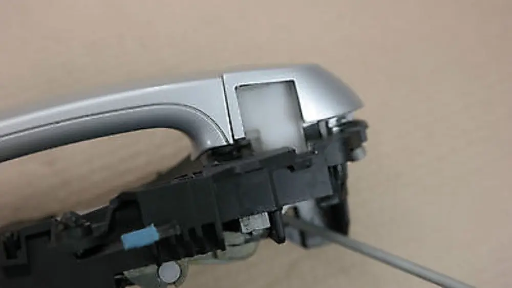 complete grab handle front left N/S Titan Silver to BMW 1 Series E81 E87 with Part number 51210392545 BMW 1 Series E81 E87 complete grab handle front left N/S Titan Silver - SKU 0392545-TS1 - Part number 51210392545