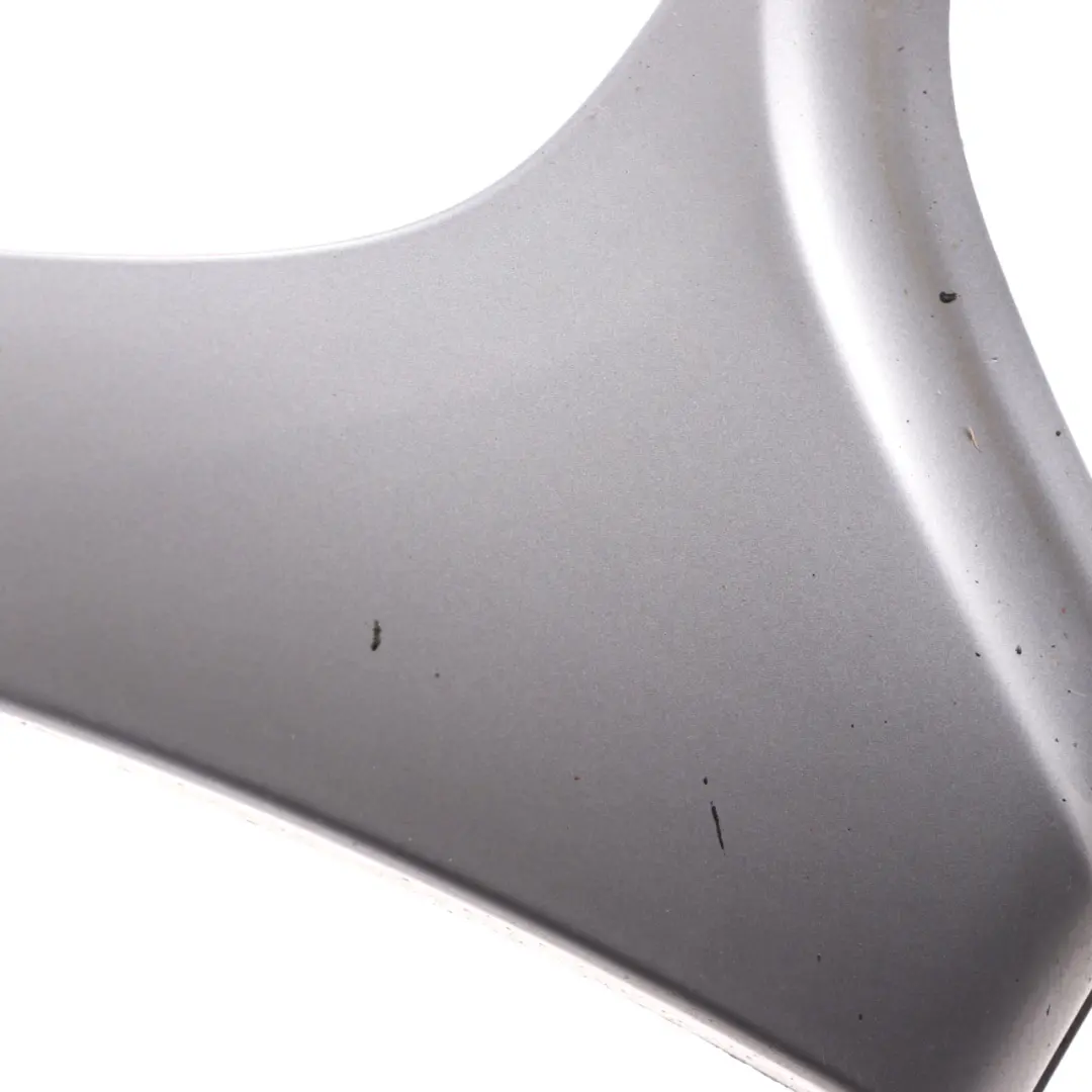 Aerokit Copertura Passaruota Anteriore Sinistra Grigio Argento A08 per BMW X3 E83 con numero di parte 0393495 BMW X3 E83 Aerokit Copertura Passaruota Anteriore Sinistra Grigio Argento A08 - SKU 0393495-SBG - Numero di parte 0393495