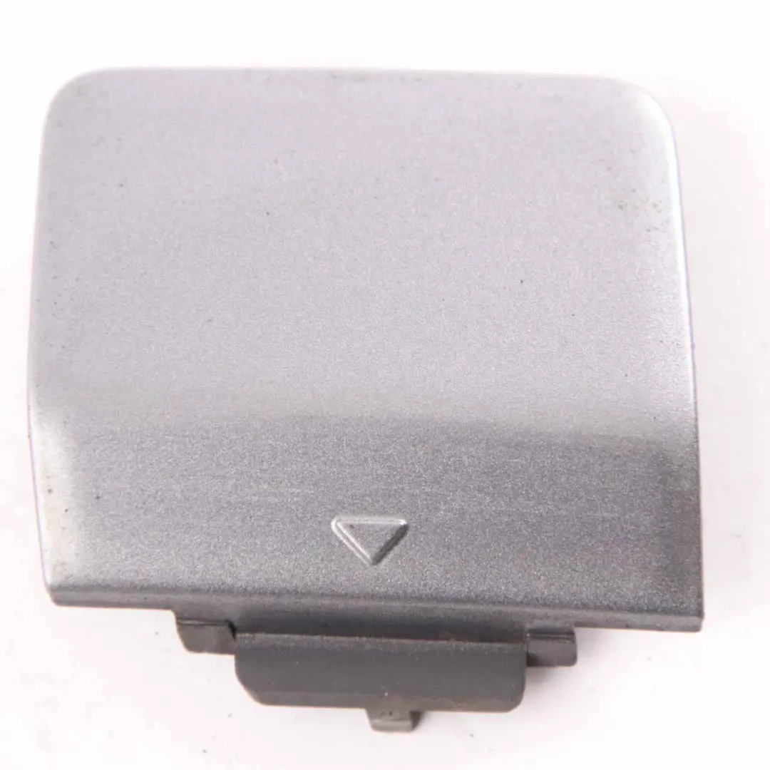 Flap Paraurti Posteriore Occhio Traino Space Grey Metallic - A52 7896617 per BMW E60 con numero di parte 0395209 BMW E60 Flap Paraurti Posteriore Occhio Traino Space Grey Metallic - A52 7896617 - SKU 0395209-SCG - Numero di parte 0395209