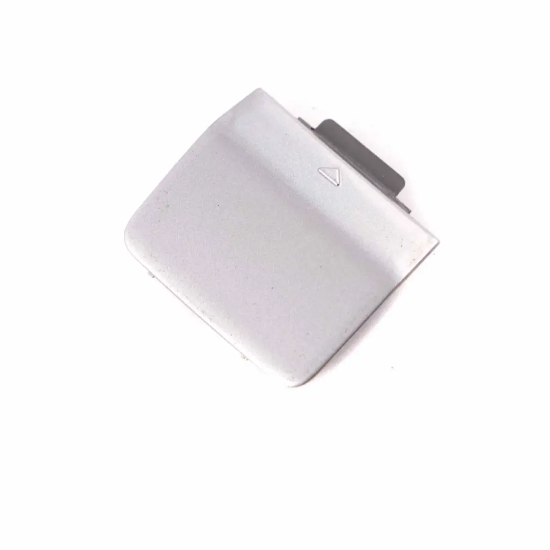 Cache de l'œillet de remorquage du pare-chocs arrière Gris - A52 7896617 pour BMW E60 à propos du numéro de pièce 0395209 BMW E60 Cache de l'œillet de remorquage du pare-chocs arrière Gris - A52 7896617 - SKU 0395209-SCG - Numéro de pièce 0395209